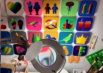 Tuiles, sur fonds monochromes (2021 – en cours)