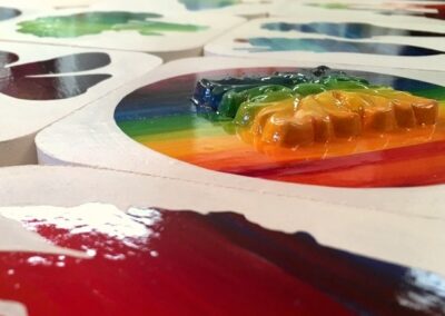 Des tuiles, sur fonds blancs (2017-2019)